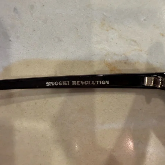 Snooki by Nicole Polizzi sunglasses. Comes with case as shown - Picture 3 of 6